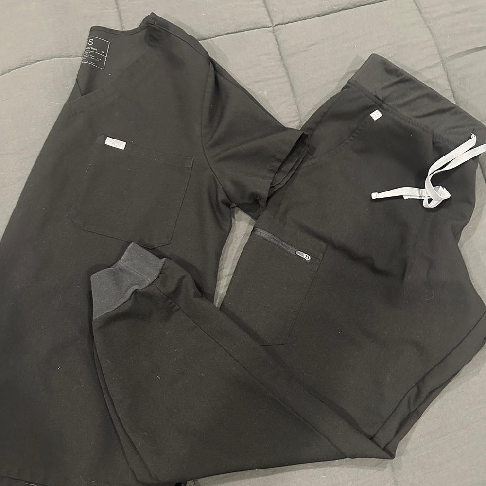 Women’s Zamora joggers and Catalina top size XL